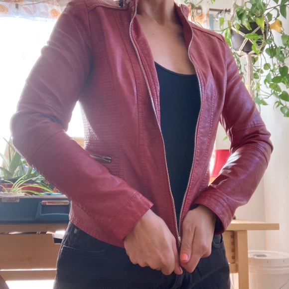 Vintage red leather! This thing has so much life left in it - Picture 2 of 2